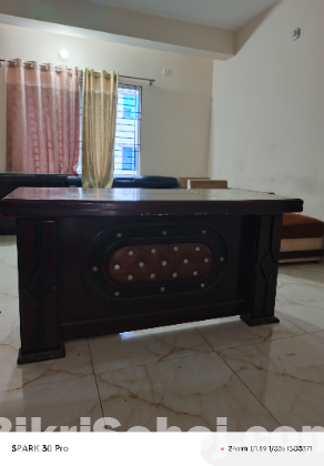সেক্রেটারি টেবিল